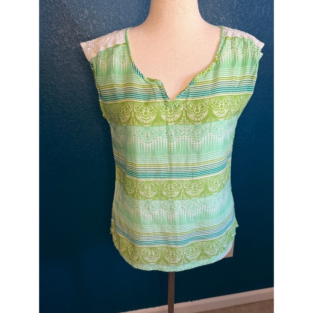 Prana Green White Medallion Print Sleeveless Blouse Lace Trim Split Neck Size M